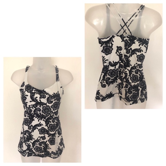 EUC! LULULEMON BLACK & WHITE FLORAL CRISS CROSS - Picture 3 of 5